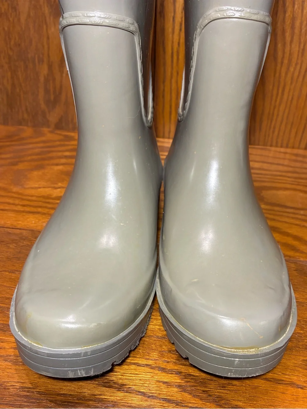 DKNY RAIN Graphic Gray Rubber Rain Boots Waterproof Pink Accent Women’s 8